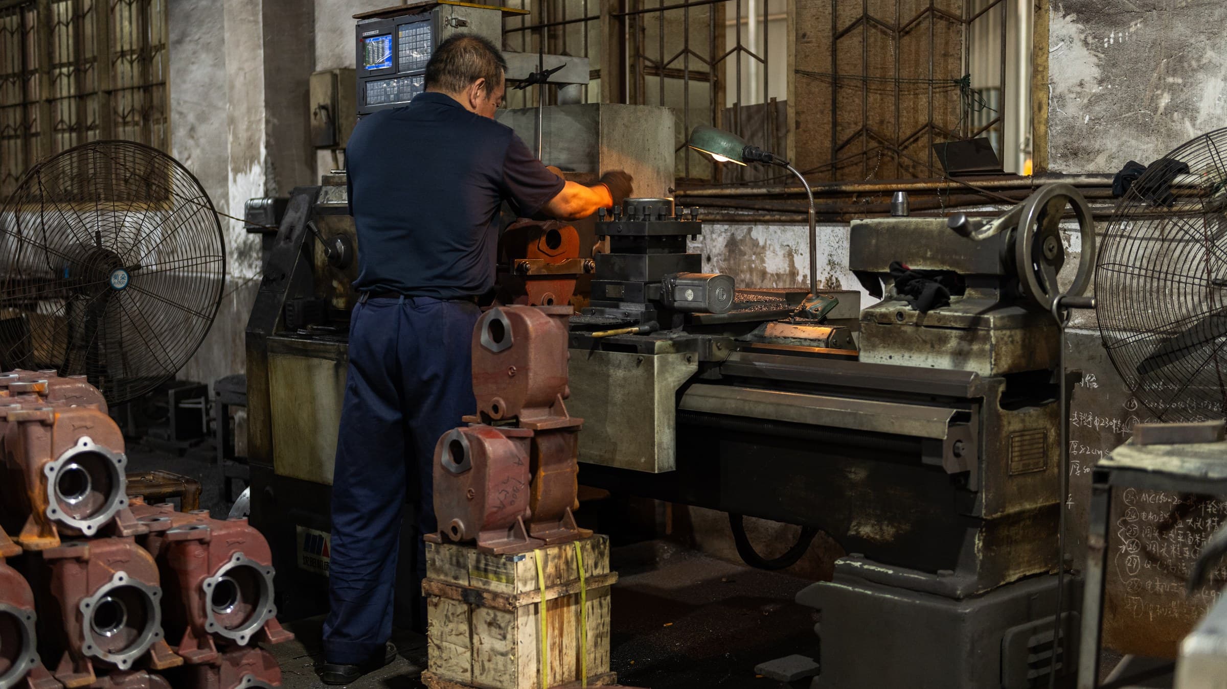 Machining support for pump bodies and cast components